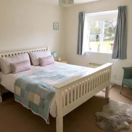 1 Mowbray Court *